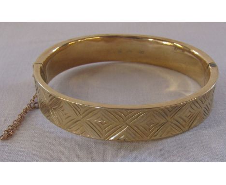 9ct gold textured bangle weight 19 g Birmingham 1989 6.5 cm x 5.5 cm