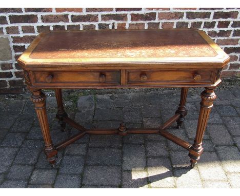 Victorian fold over card table with fluted legs and cross stretchers H 76 cm L 98 cm