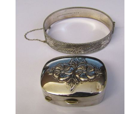 Silver hinged bangle with safety chain Birmingham 1984 weight 0.71 ozt 6 cm x 5.5 cm and a small silver pill box / trinket bo
