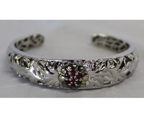 Modern silver bangle set with garnets 1.3ozt