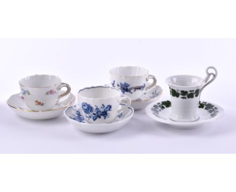   Konvolut Mokkatassen Meissen  8-tlg., 4 Tassen, 4 Untertassen, verschiedene Dekore und Formen, blaue Schwertermarke, alle 1
