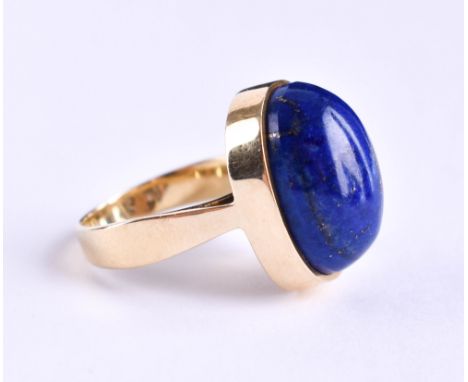   Lapislazuli Ring  GG 585/000, RG ca. 54, Gesamtgewicht ca. 9,7 g        Lapis lazuli ring  yellow gold 585/000, ring size a