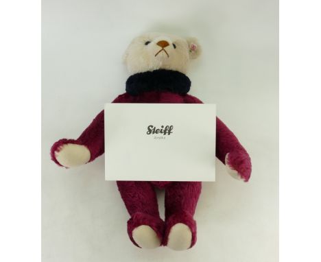 Boxed Steiff Limited edition Teddy Bear Dolly: Bear height 50cm with certificate.