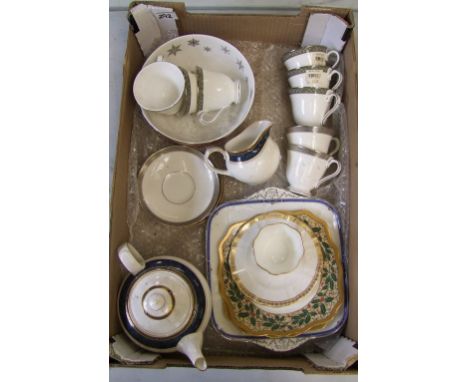 A mixed collection of ceramic tea ware to include: Royal Doulton Stanwyck teapot, Waterford platinum tea cups, Royal Crown De