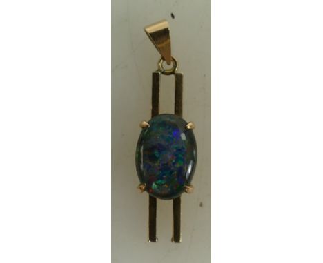 10ct gold opal pendant: 10K gold pendant set with oval blue opal stone, 4.1 grams.