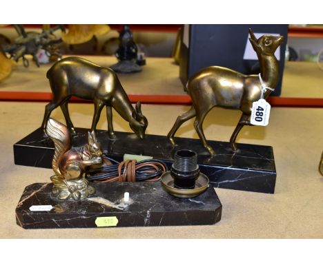 A FRENCH ART DECO STATUE OF TWO DEER TOGETHER WITH AN 'ART DECO' STYLE LAMP, the deer are on a black marble plinth with a sma