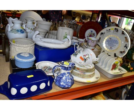 A GROUP OF CERAMICS, to include Royal Worcester 'Watteau' tea set, three cups, four saucers, four tea plates, one cake plate,