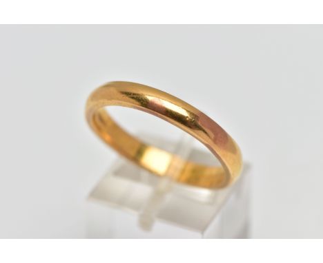 A YELLOW METAL WEDDING BAND, designed as a plain polished D shape cross section band, unmarked, approximate width of band 3.6