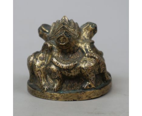 Hans Dynasty (206BCE-220BCE) Chinese gold and silver inlaid bronze Bixie cover - The lid formed as three intertwined Bixie en