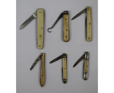 Collection of late 19thC, early 20thC bone handled folding pocket knives with bone handled button hook