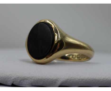 A 9ct gold signet ring having oval jet panel,  size L