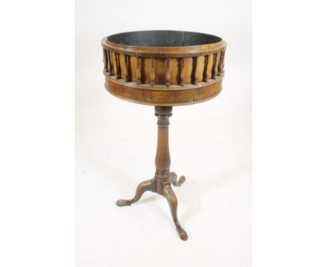 A GEORGIAN MAHOGANY JARDINIERE STAND, late 18th century, of circular form, the moulded edged top with finely turned spindle g