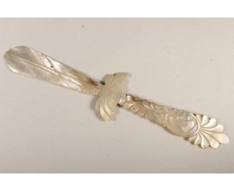 A SECTIONAL MOTHER OF PEARL PAPER KNIFE, early 19th century, the feather shaped blade issuing from palm leaves, the handle ca