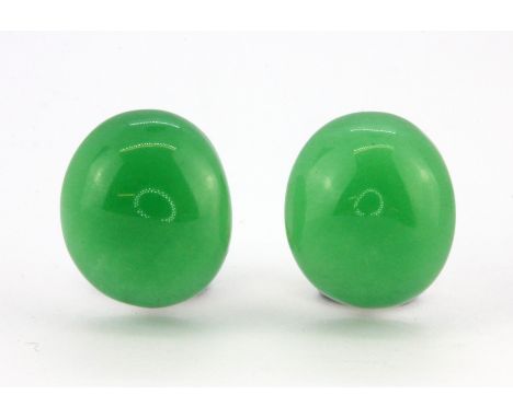 A pair of 925 silver jade set earrings, L. 1.5cm.