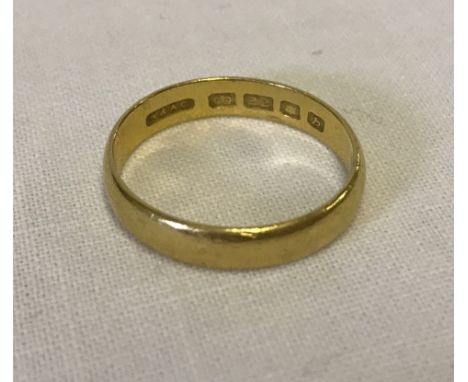 A 22ct gold wedding band. Approx. 4.6g. Size R 