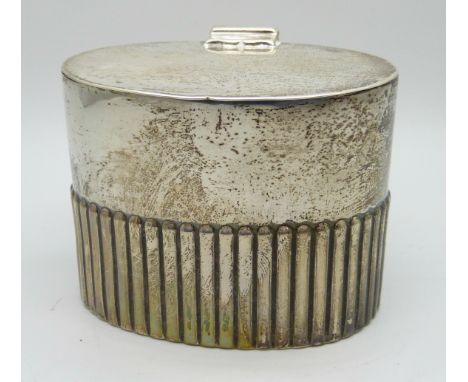 A Victorian silver tea caddy, Goldsmiths &amp; Silversmiths, London 1892, 132g, 82mm wide