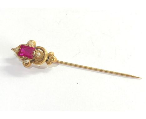 Antique 18ct high carat gold stone set stick pin set with pearls and pink stone measures approx 7.1 cm weight 3.3g not hallma