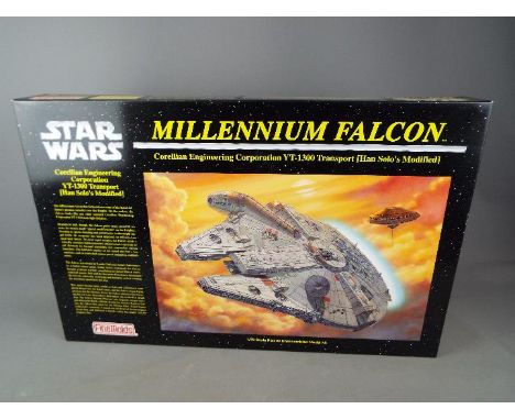 Star Wars - a Joy Kits Labo Fine Molds Star Wars Millennium Flacon Corellian Engineering Corporation YT-1300 Transport (Han S