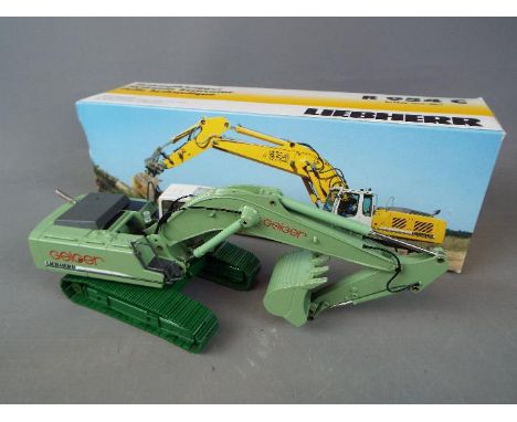 Conrad - A boxed Conrad #2921 diecast 1:50 scale 'Geiger' Liebherr Litronic R 954 c Hydraulic Excavator. The model in green a