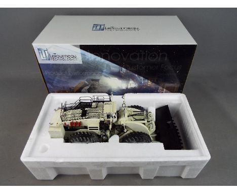 TWH Collectibles - A boxed 1:50 scale TWH Collectibles TWH082Le Tourneau L-1850 Loader. The model appears to be in Mint condi