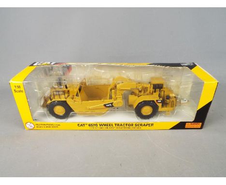 Norscot - A boxed 1:50 scale diecast Norscot #55175 Caterpillar 657G Wheel Tractor Scraper. Model appears to be in Mint condi