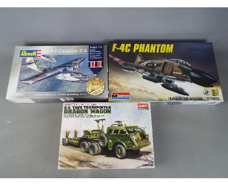 Plastic model kits - a collection of good quality plastic model kits to include an Academy US Tanker Transporter Dragon Wagon