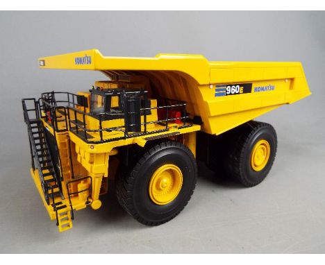 First Gear - A sought after diecast 1:50 scale Komastu 960E Mining Dump Truck. This impressive model appears to be in Mint co