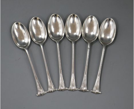 A set of six Edwardian Onslow pattern teaspoons by William Hutton &amp; Sons, London, 1909, 78 grams.
