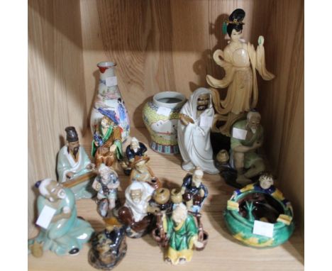 A shelf containing Chinese ceramic items (16)