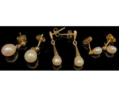 Three pairs pearl drop earrings, 9ct gold and yellow metal mounts, 4.6g gross 