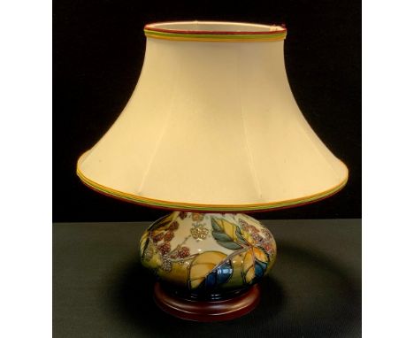 A modern Moorcroft Blackberries pattern table lamp, baluster body, wooden plinth, 18.5cm high 