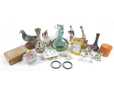 A group of mixed collectables, including a Herend reticulated floral encrusted box, two Halcyon Days pill boxes, a Porcelain 