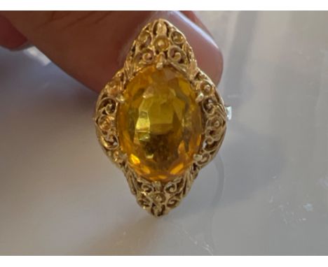 Stunning ladies 18ct gold citrine fancy patterned ring. 8g size T