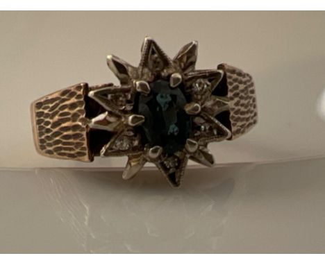 Ladies 9ct gold blue and white stone cluster ring. Size R 3.6g