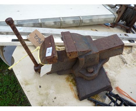 A Record 4½" bench vice.