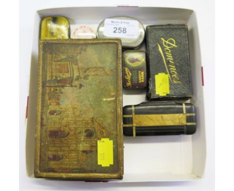 A small lot of collectables to include snuff box, miniature razor, domino cards, etc