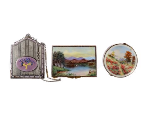 ATTRACTIVE WHITE METAL VANITY CASE BY D. F. BRIGGS & CO.,the purse shape body enclosing a fitted mirrored interior for rouge,
