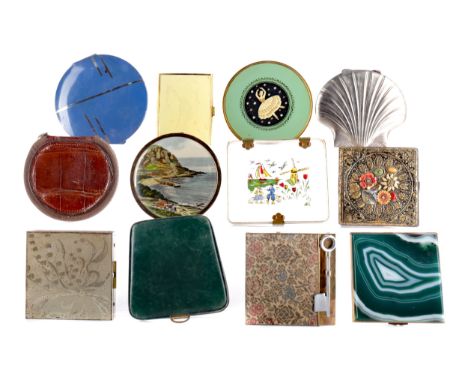 COLLECTION OF COMPACTS, comprising chiefly un-named examples including a Bonnie Scotland compact, Empire Exhibition Scotland 