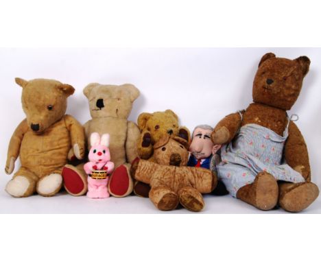 A large collection of vintage teddy bears, also including novelty bears such as G.W Bush &amp; Duracell pink bunny. All loose