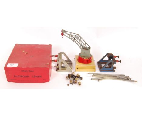 An original vintage Hornby 0 gauge platform crane A254 with lights. Appears complete &amp; within its original box. &nbsp;&nb