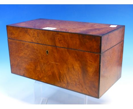AN EARLY 19th C. YEW WOOD TEA CADDY WITH EBONY LINE EDGES, A COMPARTMENT WITHIN THE HINGED RECTANGULAR LID A FURTHER BURR MAP