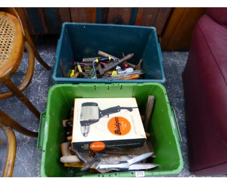 A QUANTITY OF VARIOUS TOOLS. 