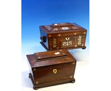 AN EARLY VICTORIAN MOTHER OF PEARL INLAID ROSEWOOD WORK BOX WITH A FITTED TRAY AND SOME LACE BOBBINS IN THE COMPARTMENT BELOW
