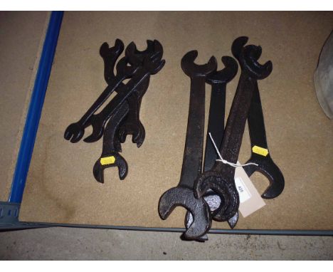 9x Vintage spanners