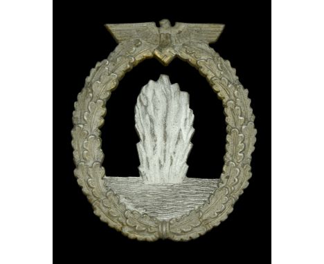 A Kriegsmarine Mine Sweeper Badge. A very good example, maker marked ‘R. K.’ [Rudolf A. Karneth & Sohn, Gablonz]. Vertical gi