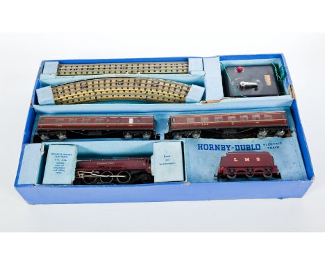 HORNBY DUBLO '00' GAUGE PASSENGER TRAIN 'DUCHESS OF ATHOLL' TRAIN SET
engine, coal car, two carriages, controller and tracks,