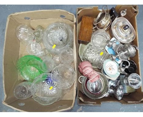 A good mixed lot of brassware to include fruit bowls, vases, three green bowls, dressing table items and a collection of plat