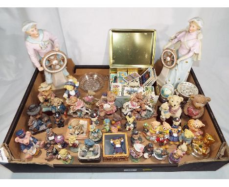 A good mixed lot to include a pair of ceramic figures, a quantity of tea cards and football cards, in excess of 35 ornamental