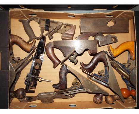 Tools - a good collection of carpenter's planes
