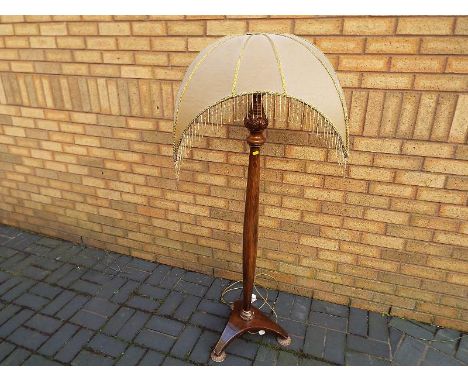 An Edwardian style standard lamp 150 cm (h)